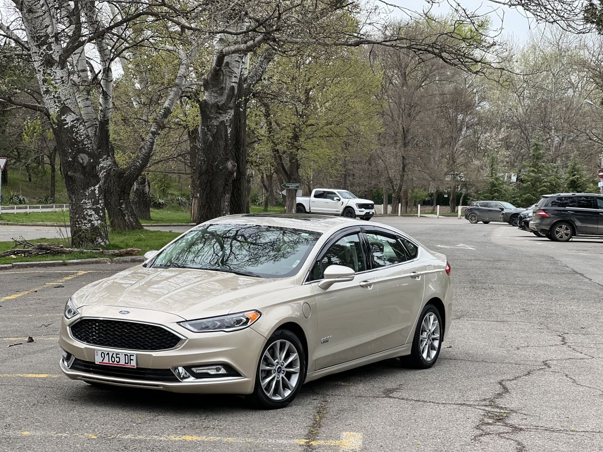 Ford Fusion - фото 1