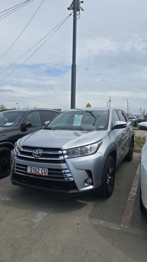 Toyota Highlander - фото 1