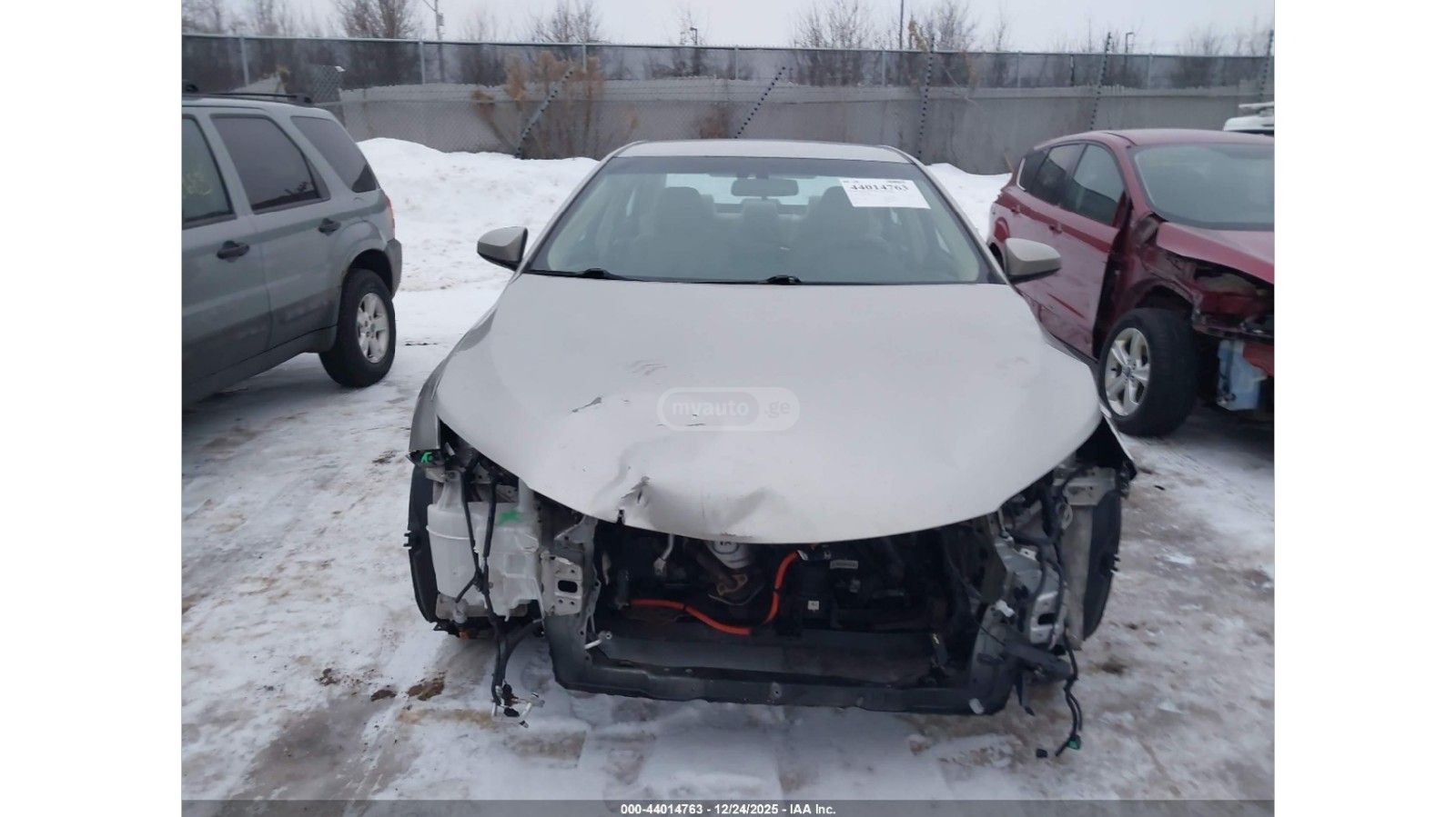 Toyota Camry - фото 1