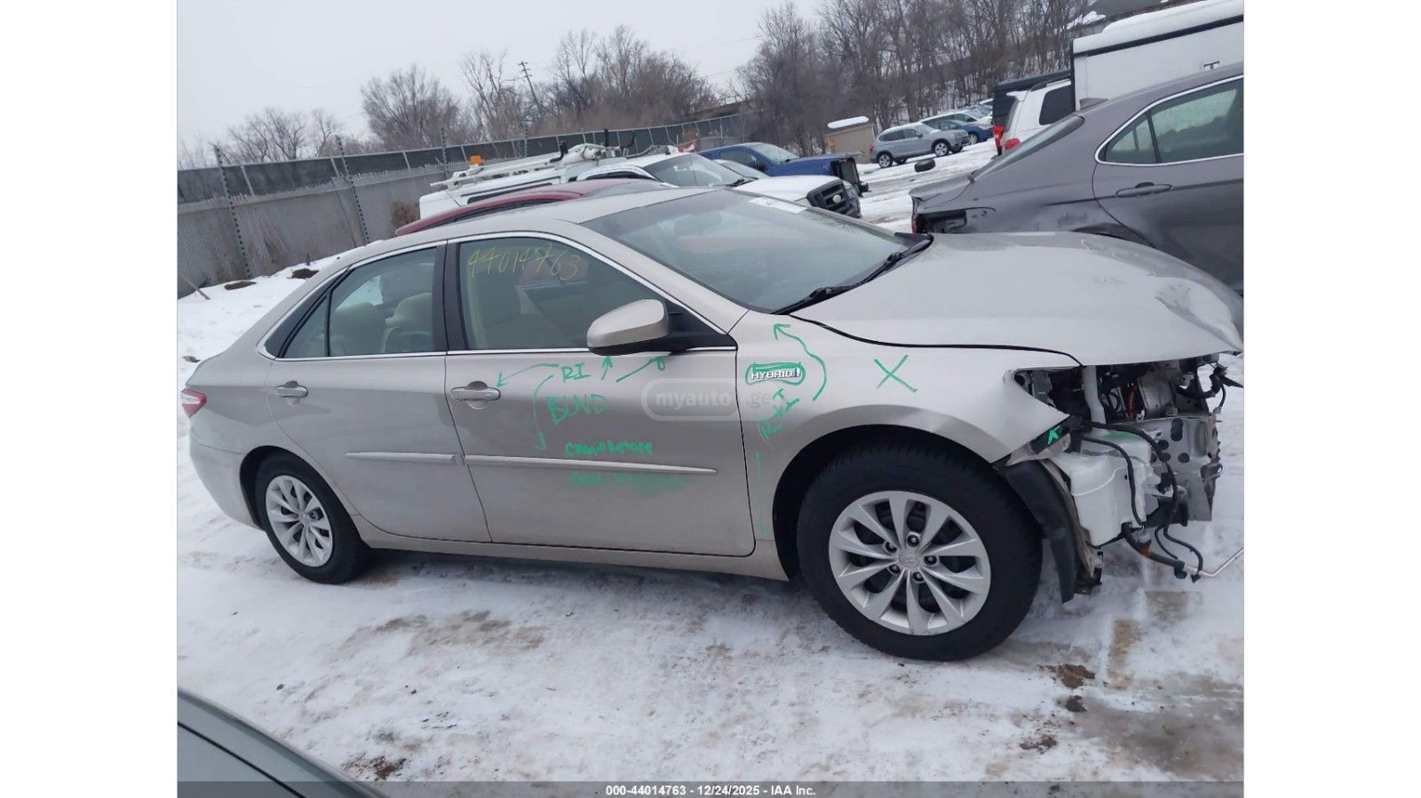 Toyota Camry - фото 2