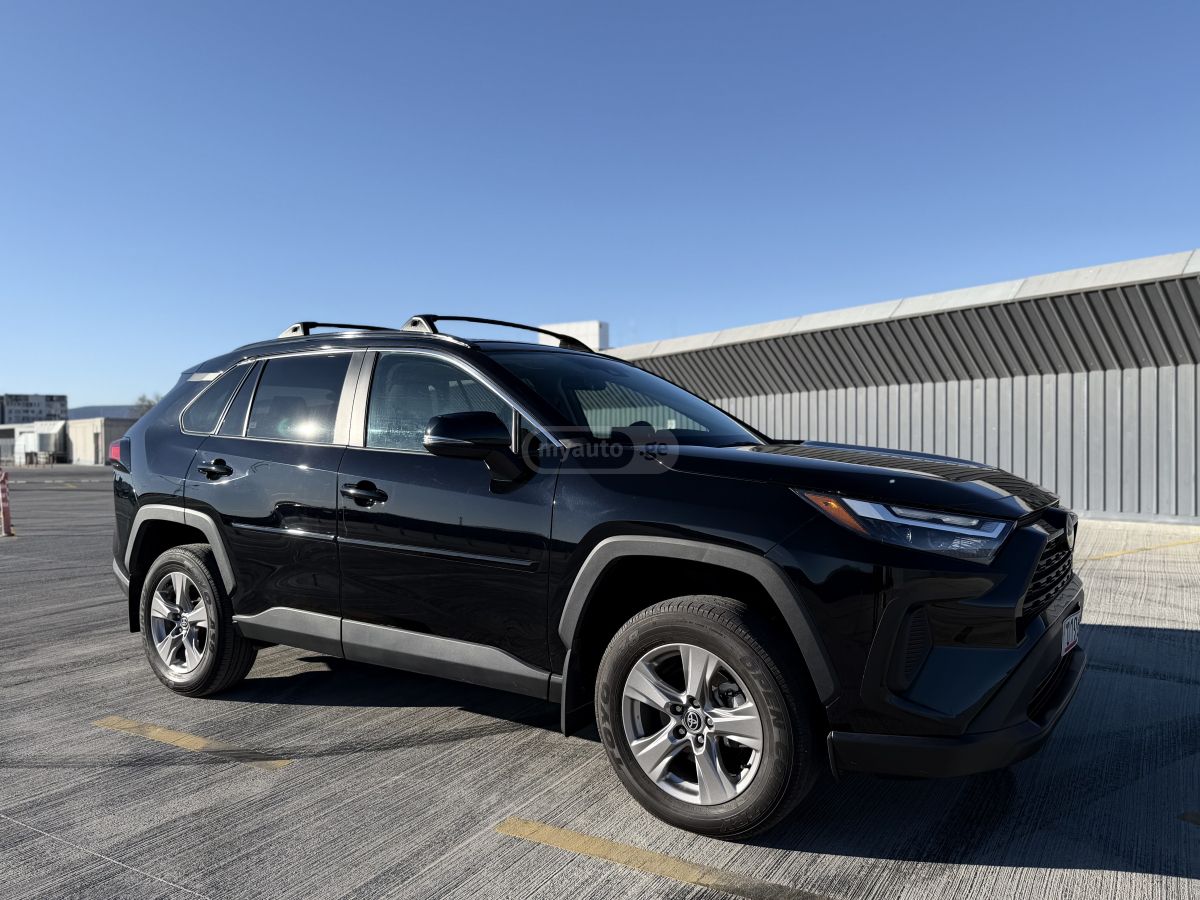 Toyota XLE 4dr All-Wheel Drive Automa — миниатюра 3