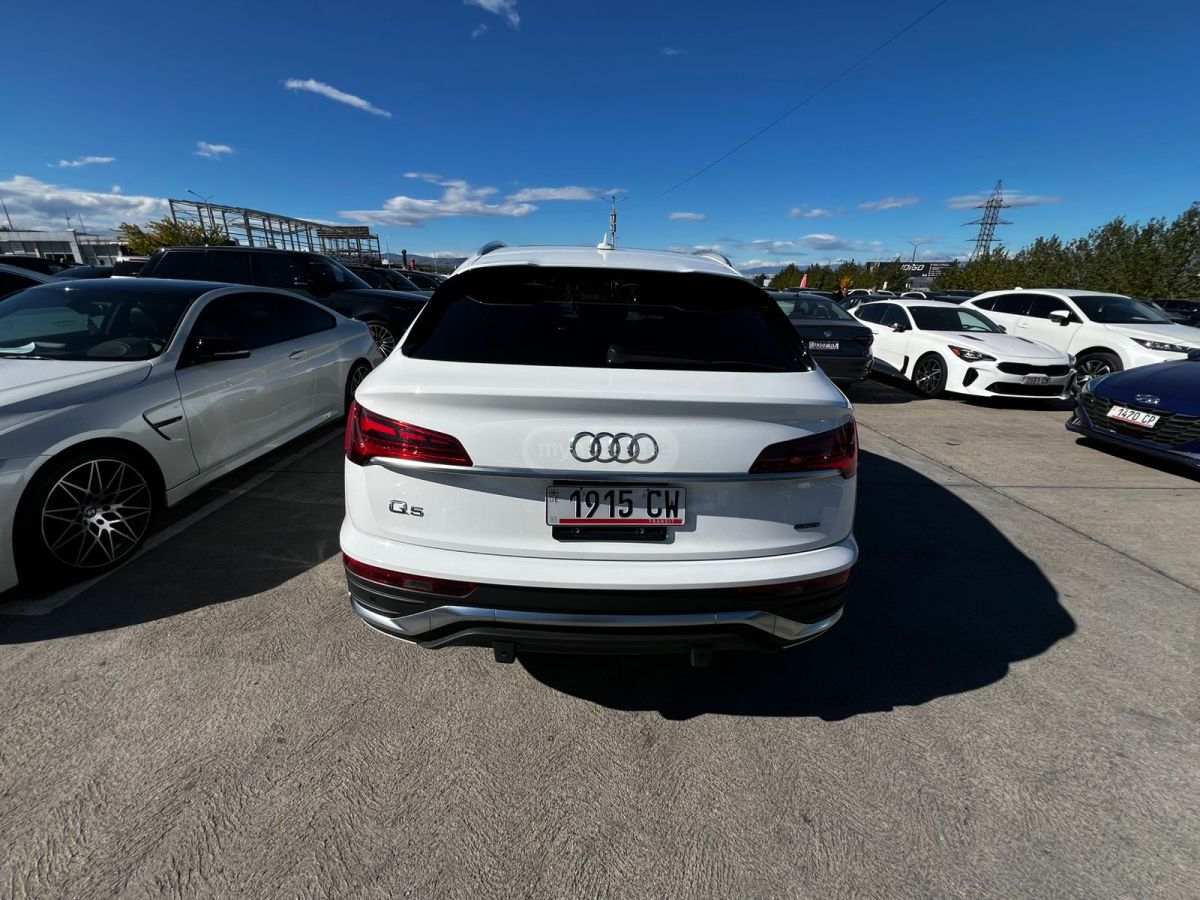 Audi 45 Premium 4dr All-Wheel Drive — миниатюра 4