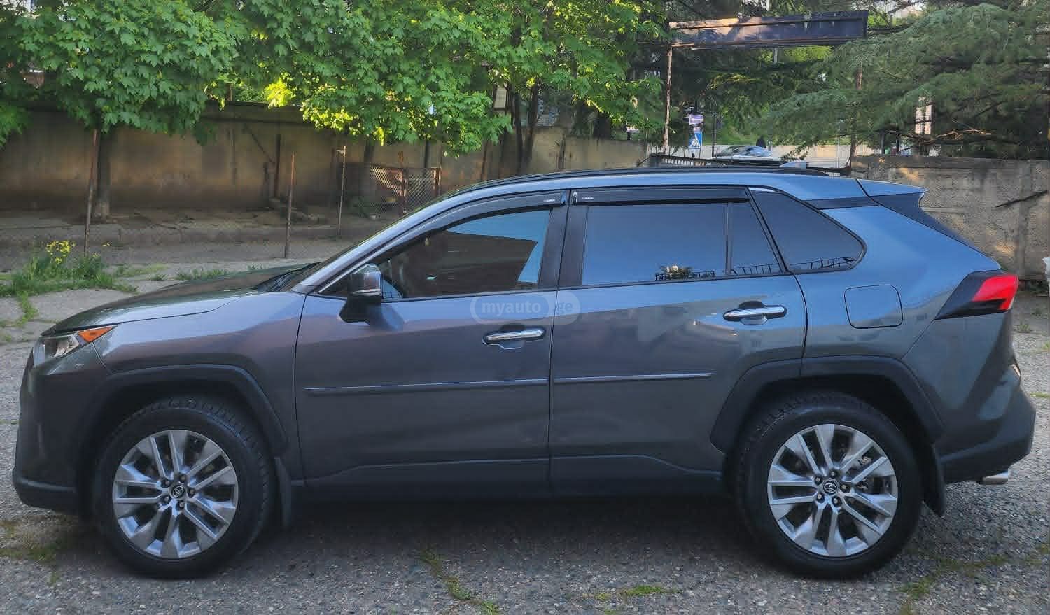 Toyota Rav 4 - фото 6