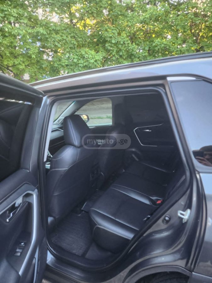 Toyota Rav 4 - фото 8