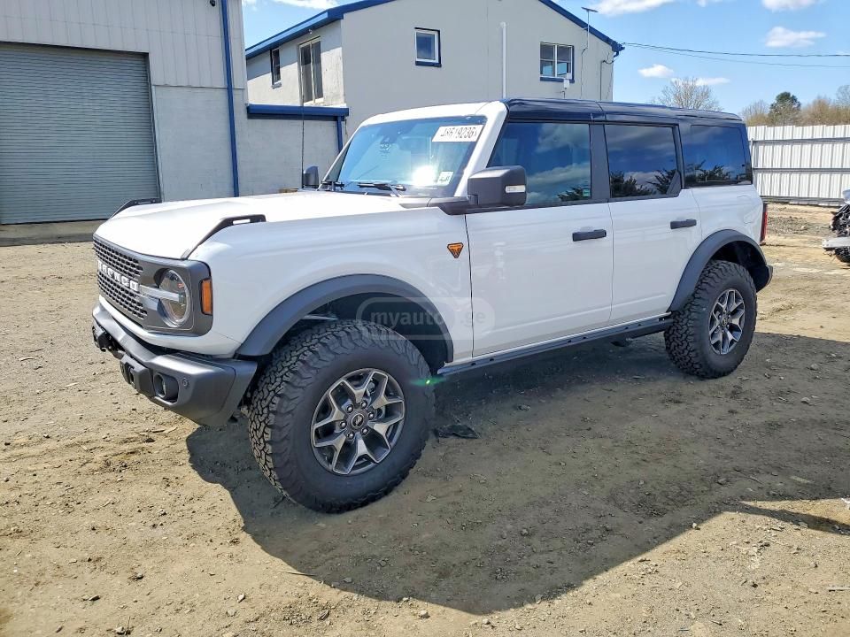 Ford Bronco - фото 1