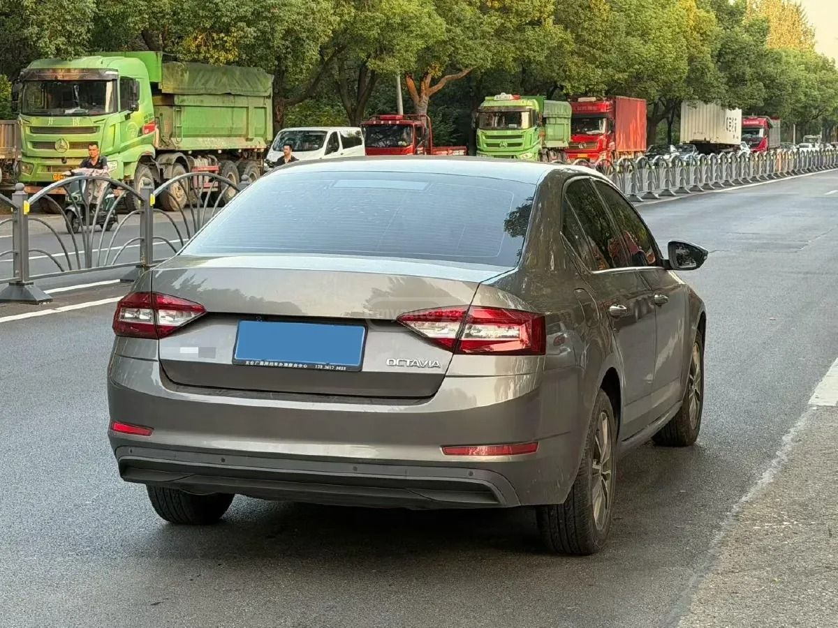 Skoda Octavia - фото 3