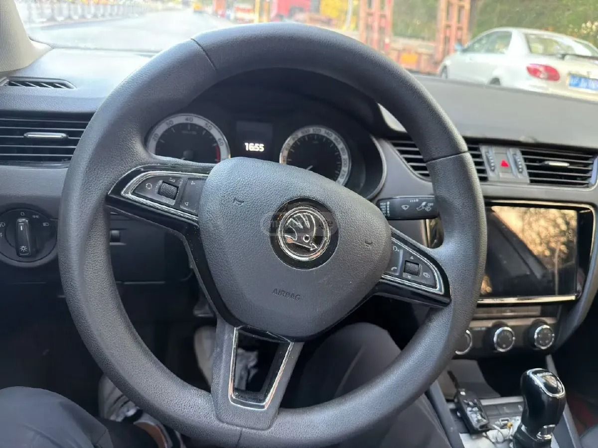 Skoda Octavia - фото 6