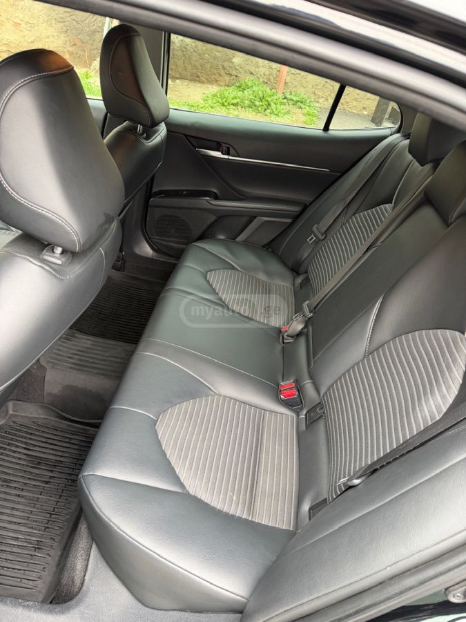 Toyota SE 4dr Front-Wheel Drive Sedan — миниатюра 11