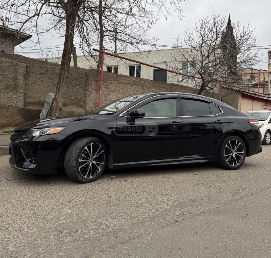 Toyota SE 4dr Front-Wheel Drive Sedan — миниатюра 3