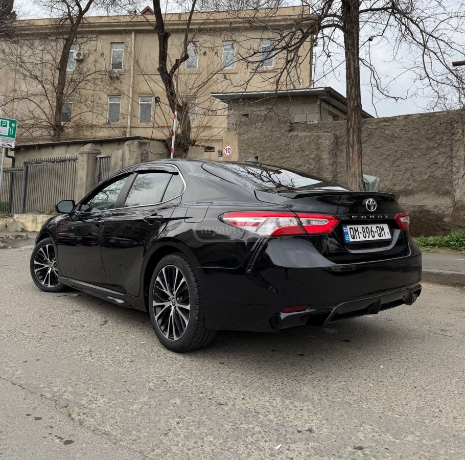 Toyota SE 4dr Front-Wheel Drive Sedan — миниатюра 4