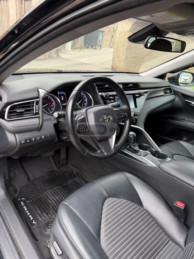 Toyota SE 4dr Front-Wheel Drive Sedan — миниатюра 9