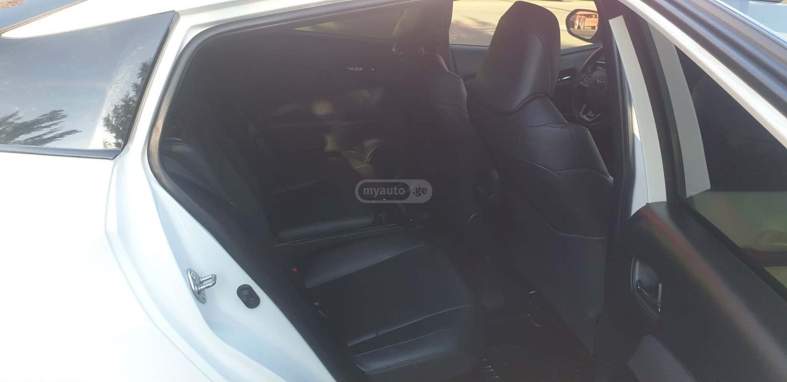 Toyota Prius - фото 5