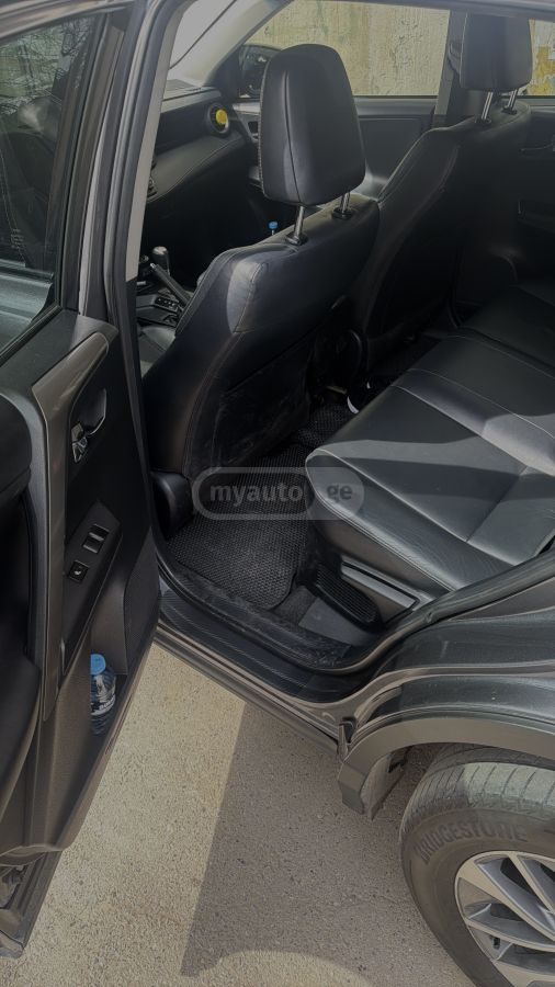 Toyota Rav 4 - фото 7