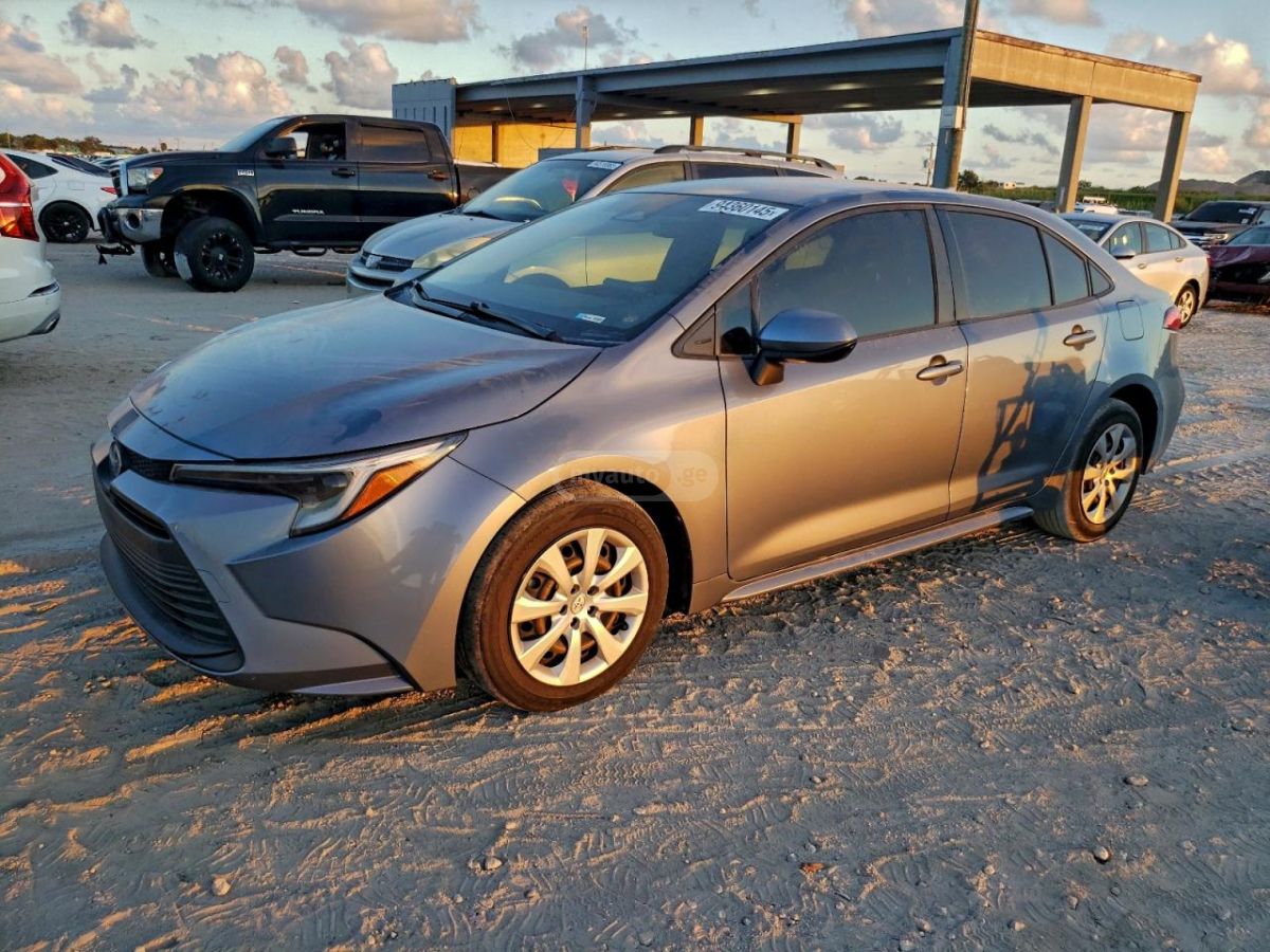 Toyota Corolla - фото 1