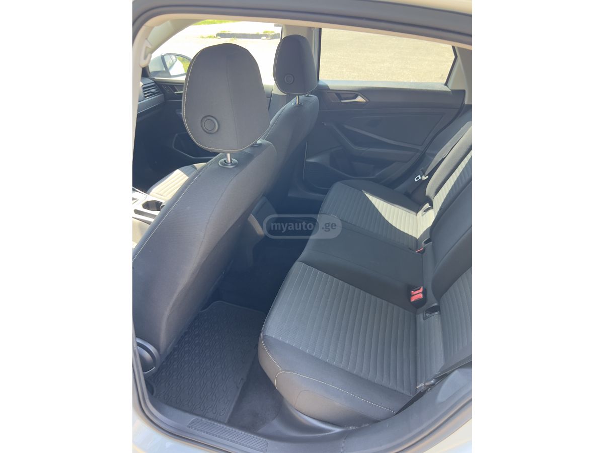 Volkswagen Jetta - фото 8