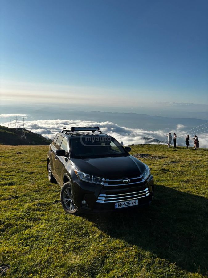 Toyota Highlander - фото 1