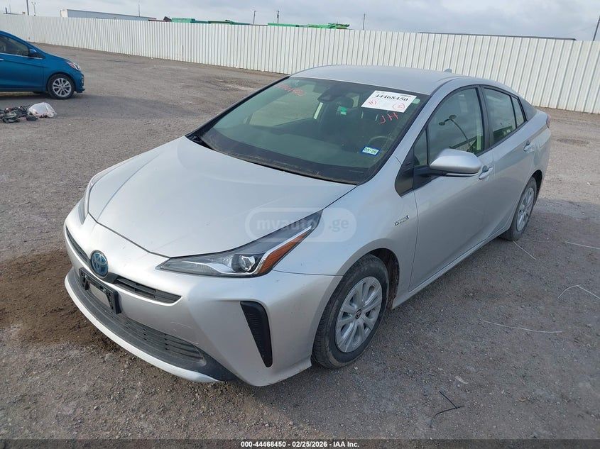 Toyota Prius - фото 1