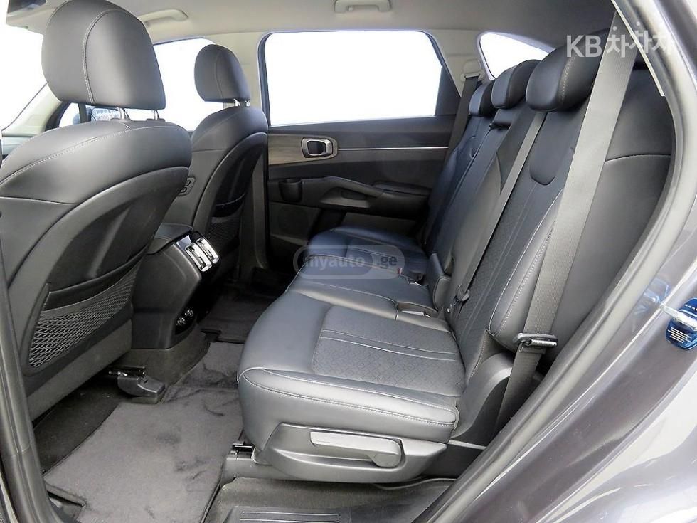 Kia Sorento - фото 7