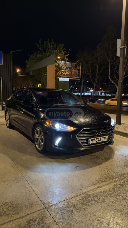 Hyundai Elantra - фото 1