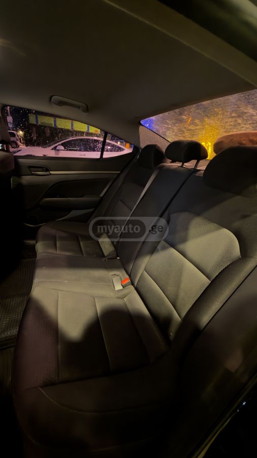 Hyundai Elantra - фото 10