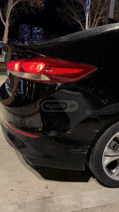 Hyundai Elantra - фото 12