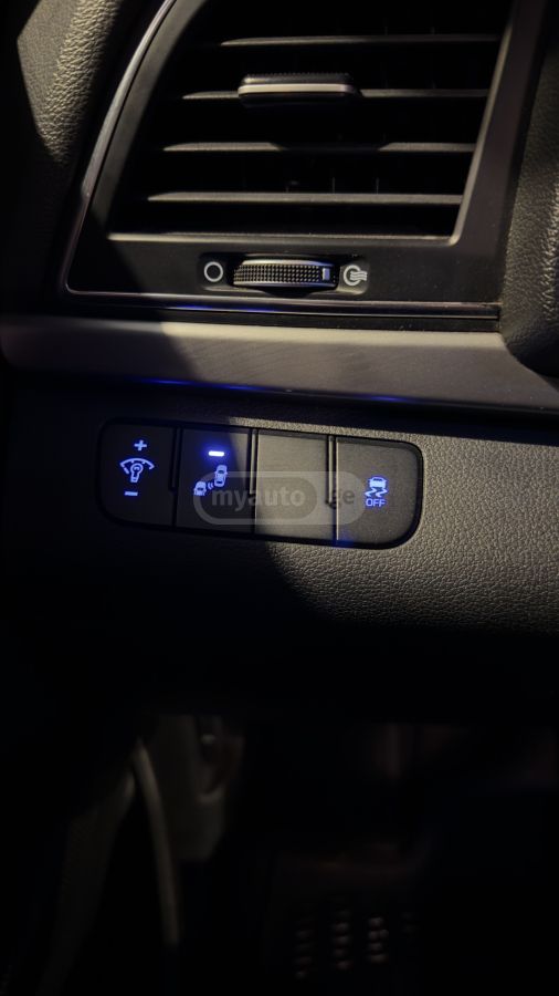 Hyundai Elantra - фото 8