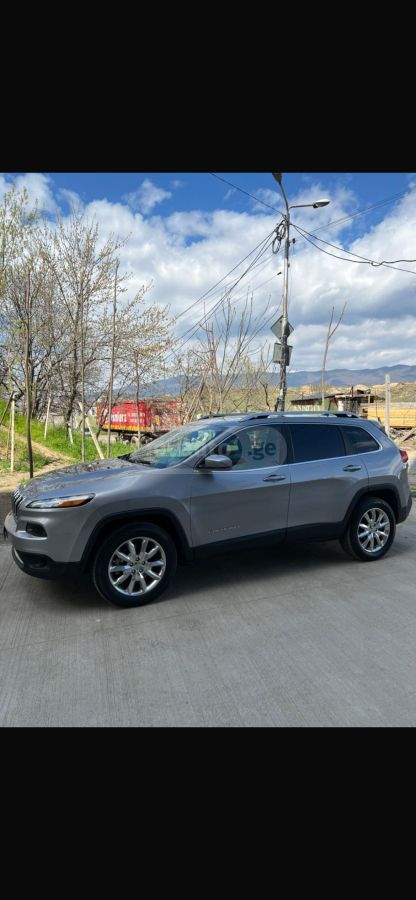 Jeep Cherokee - фото 1