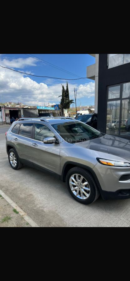 Jeep Cherokee - фото 2