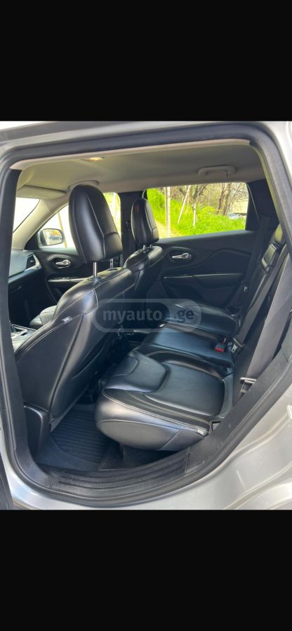 Jeep Cherokee - фото 6