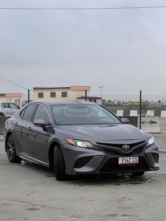 Toyota Camry - фото 2