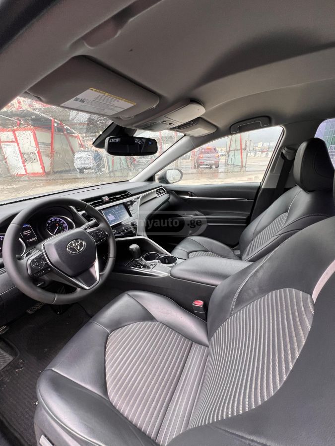 Toyota Camry - фото 3