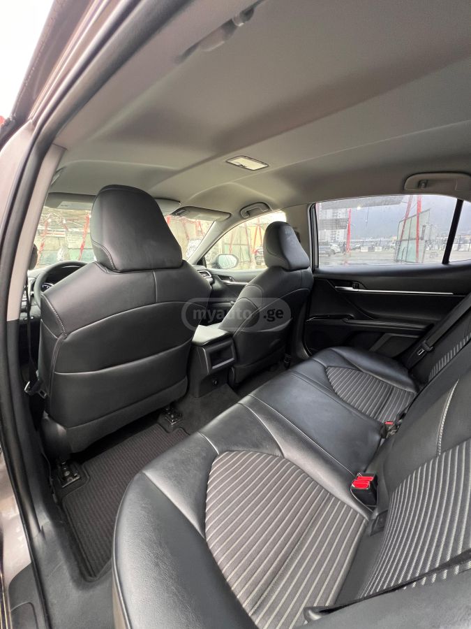 Toyota Camry - фото 4