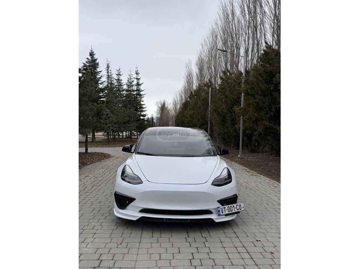 Tesla Model 3 - фото 1