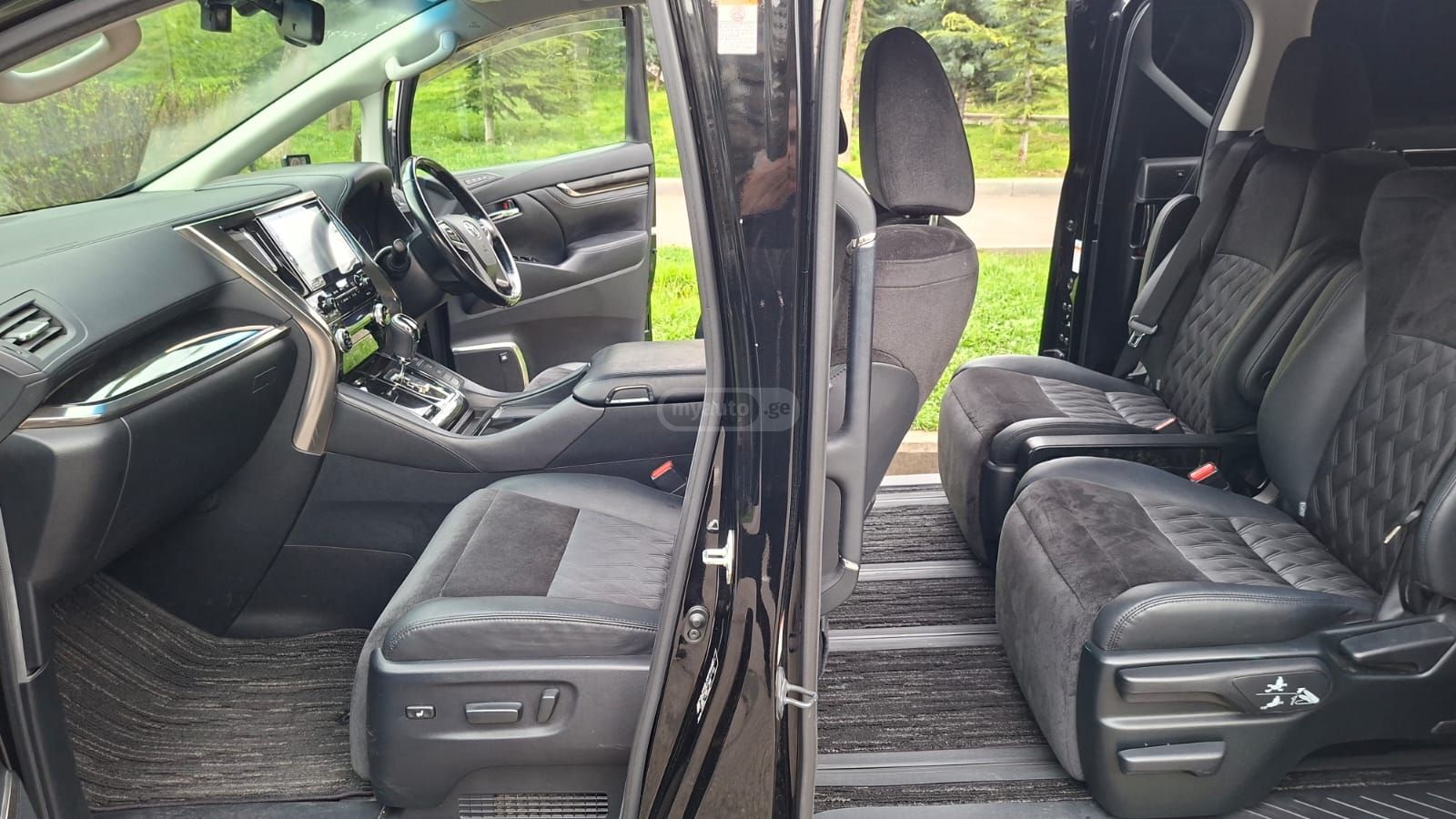 Toyota Vellfire - фото 10