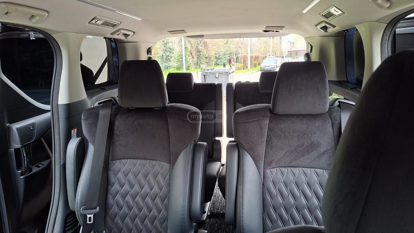 Toyota Vellfire - фото 11