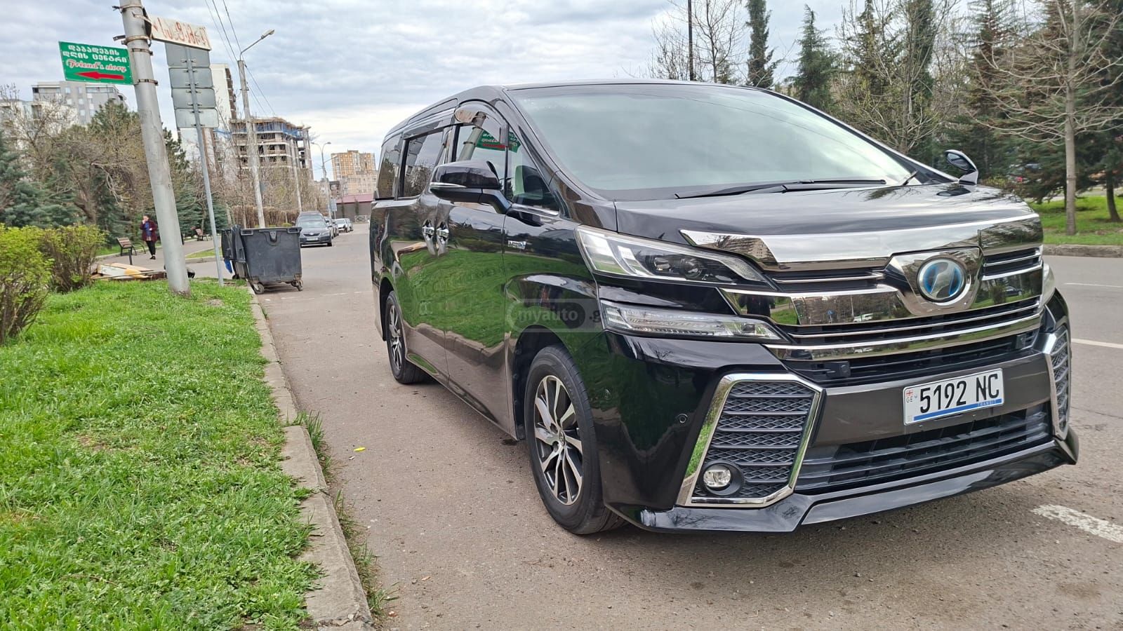 Toyota Vellfire - фото 2