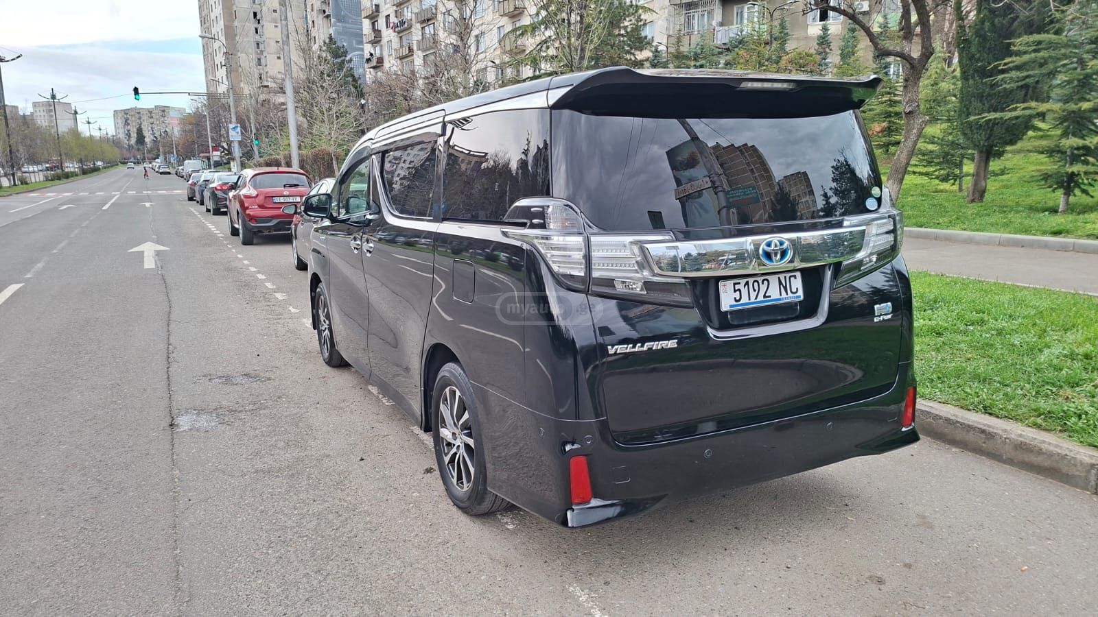 Toyota Vellfire - фото 3