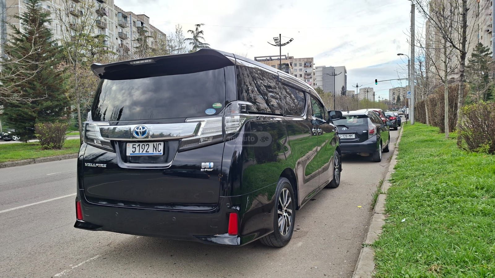 Toyota Vellfire - фото 4