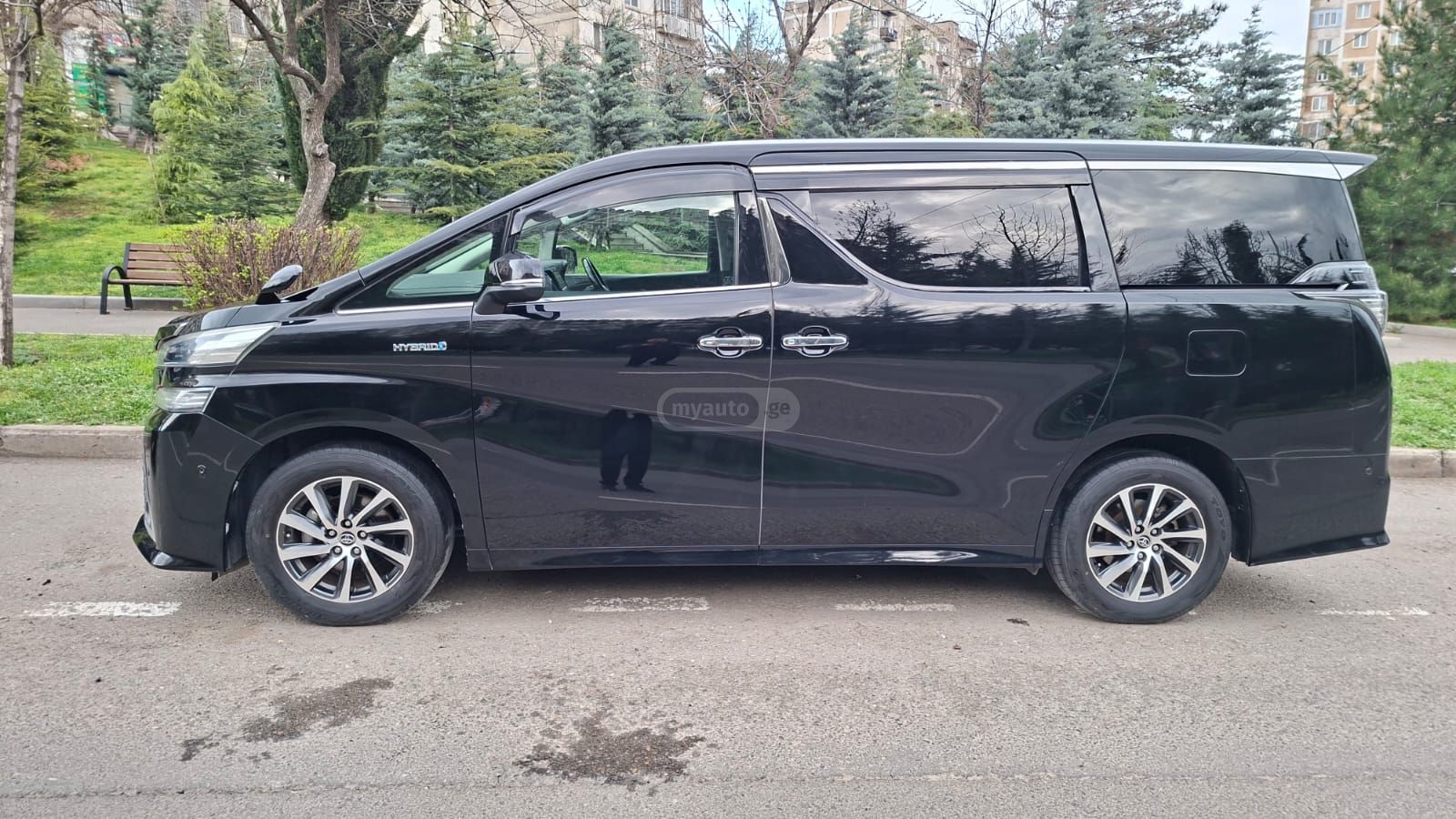 Toyota Vellfire - фото 5