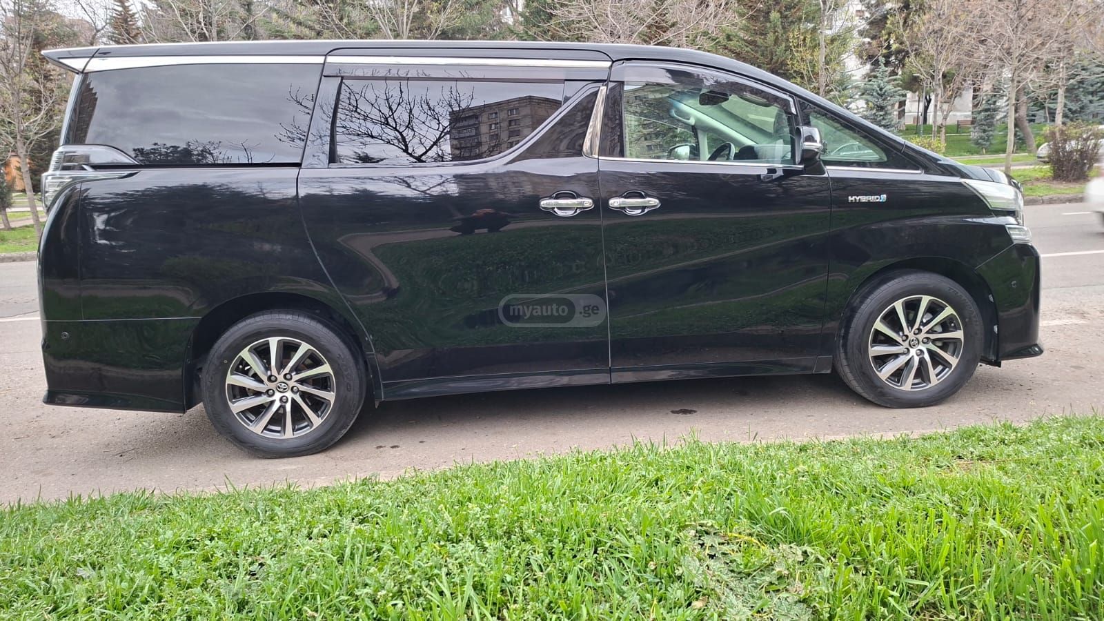 Toyota Vellfire - фото 6