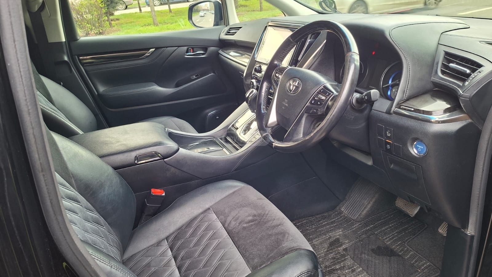 Toyota Vellfire - фото 8