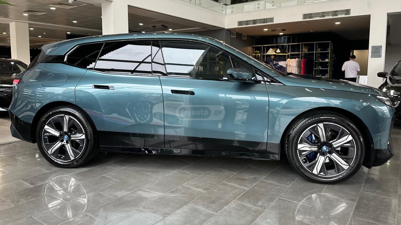 BMW IX - фото 4