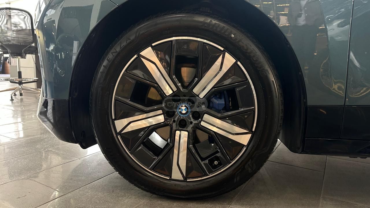 BMW IX - фото 8