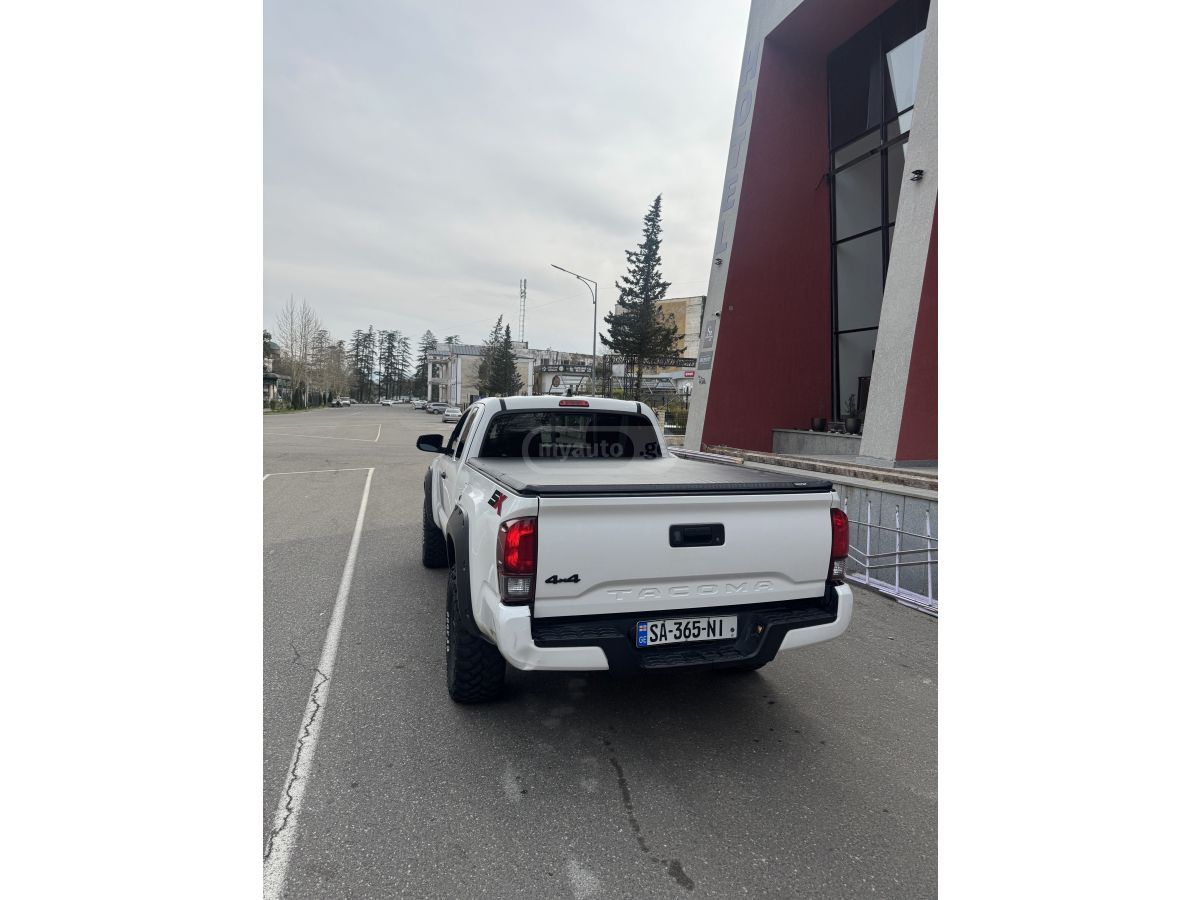 Toyota Tacoma - фото 2