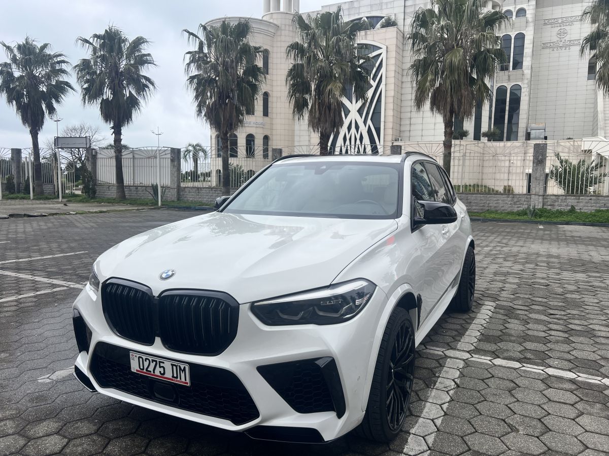 BMW X5 - фото 1