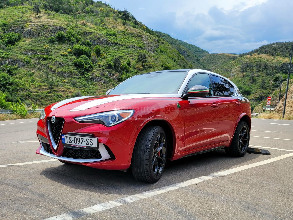 Alfa Romeo Stelvio - фото 1