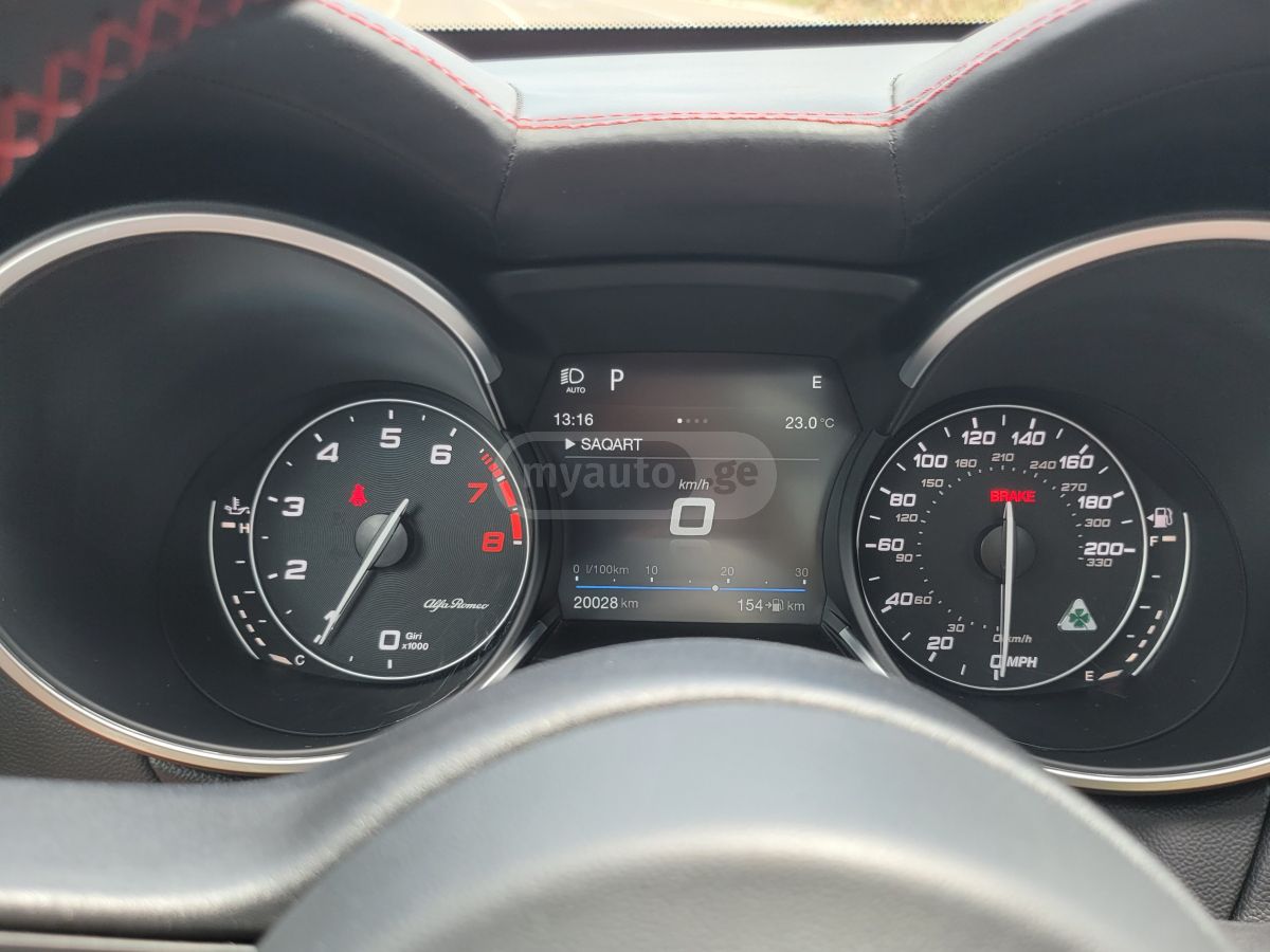 Alfa Romeo Stelvio - фото 11