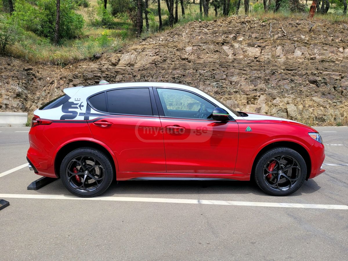 Alfa Romeo Stelvio - фото 4