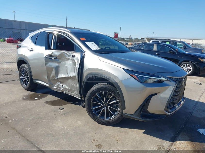 Lexus NX 250 - фото 3