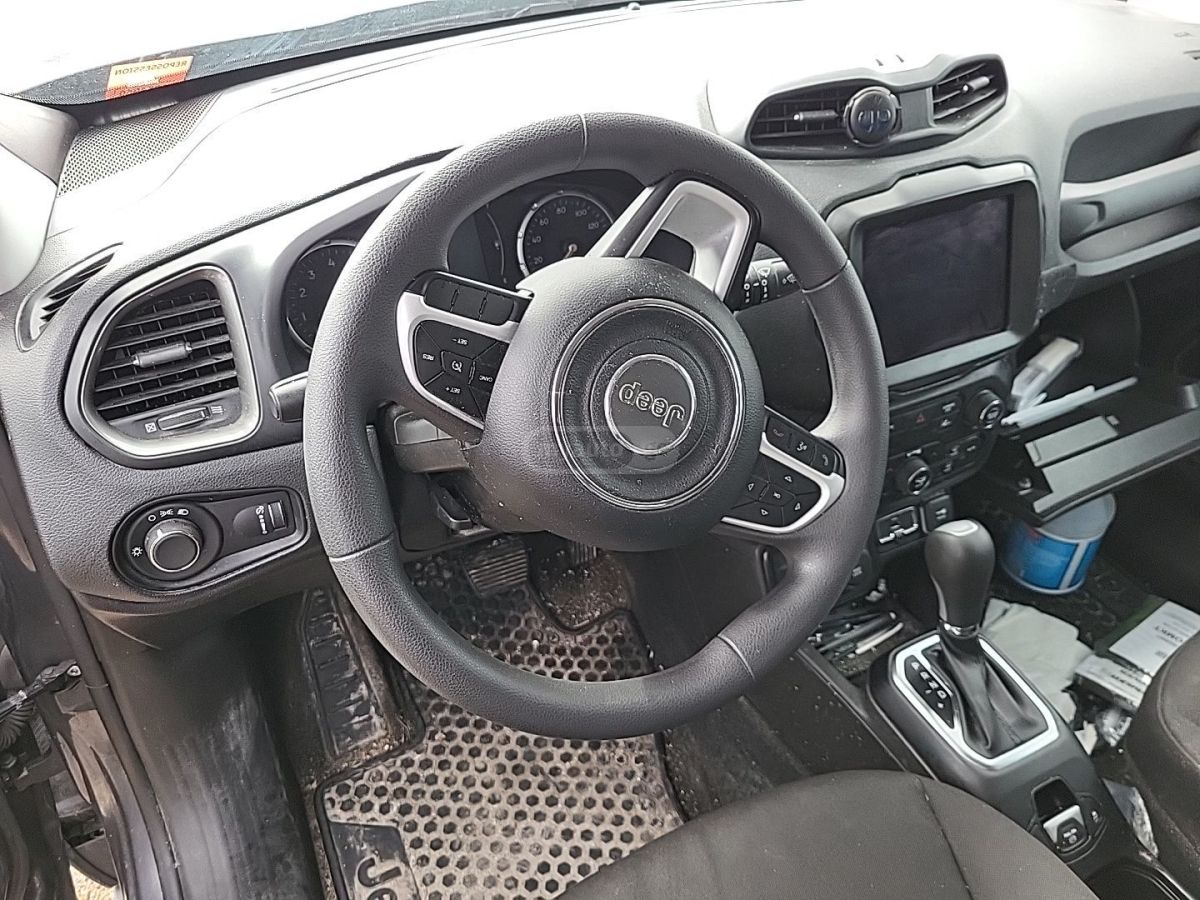 Jeep Renegade - фото 7